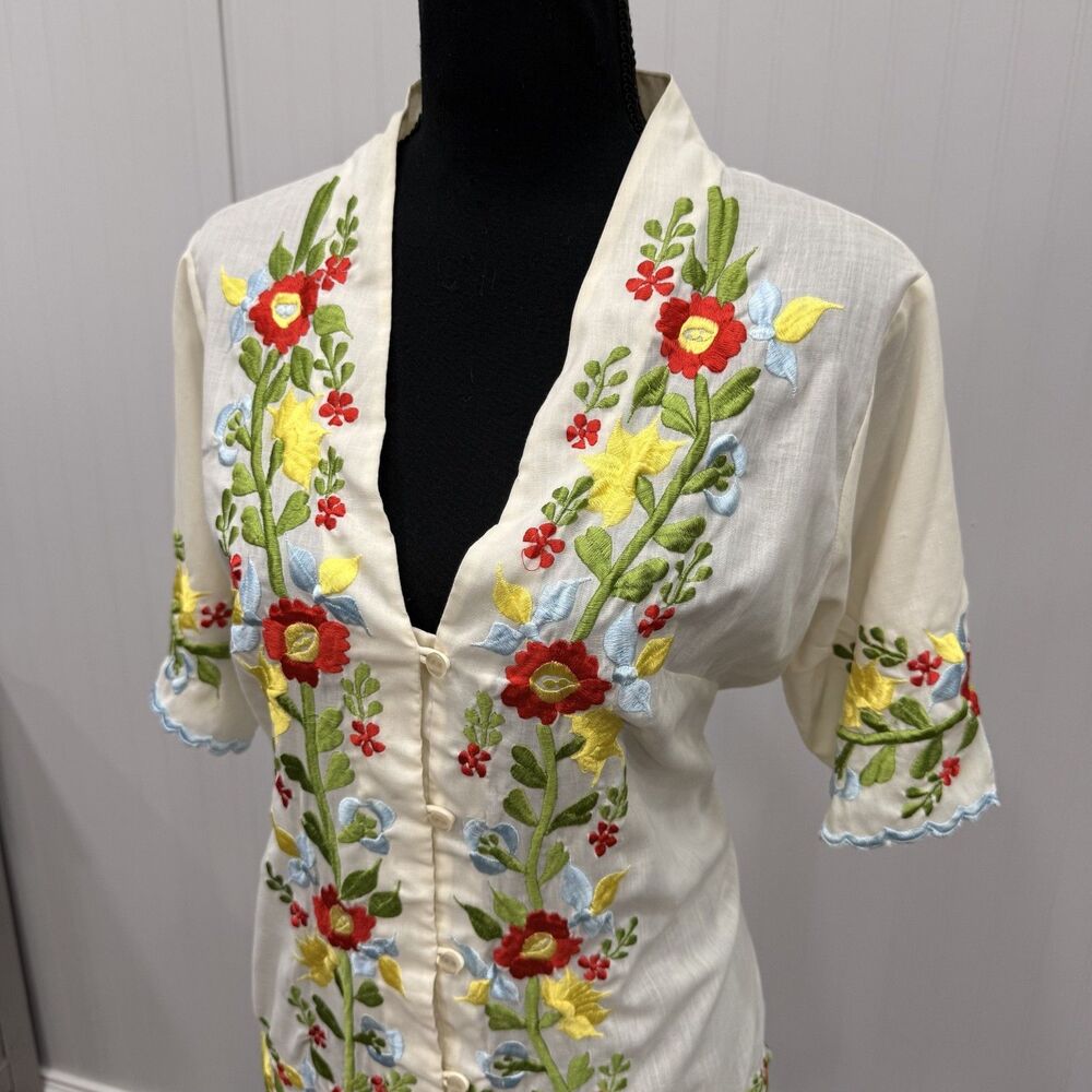 Cream Embroidered Floral V-Neck Blouse - Picture 2 of 6